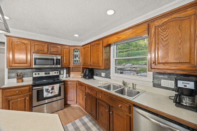 334 Wartrace Hwy, Pleasant Shade, TN 37145