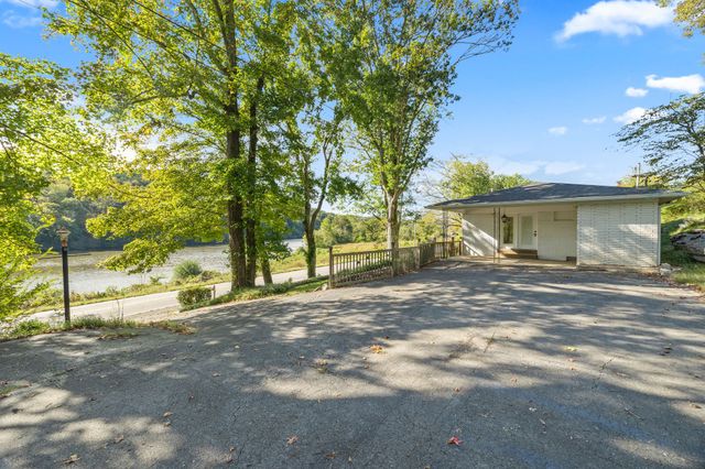 334 Wartrace Hwy, Pleasant Shade, TN 37145