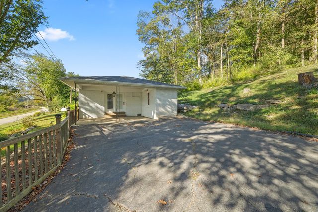 334 Wartrace Hwy, Pleasant Shade, TN 37145
