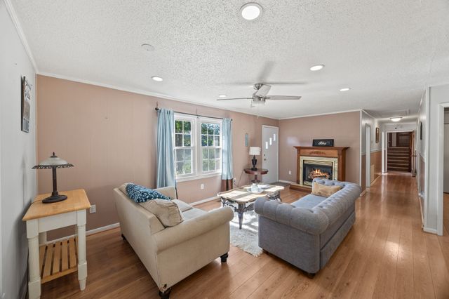 334 Wartrace Hwy, Pleasant Shade, TN 37145