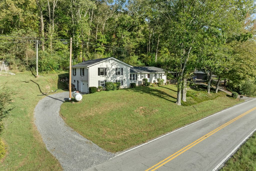 334 Wartrace Hwy, Pleasant Shade, TN 37145