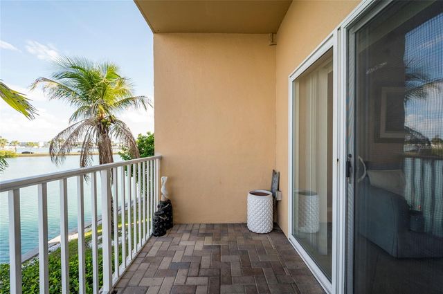 11605 3RD STREET E 207, Treasure Island, FL 33706