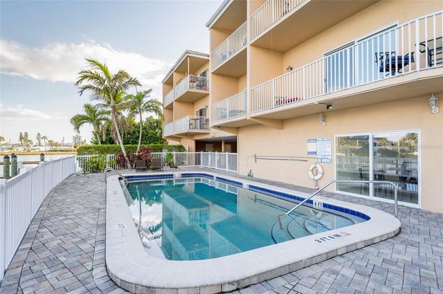 11605 3RD STREET E 207, Treasure Island, FL 33706