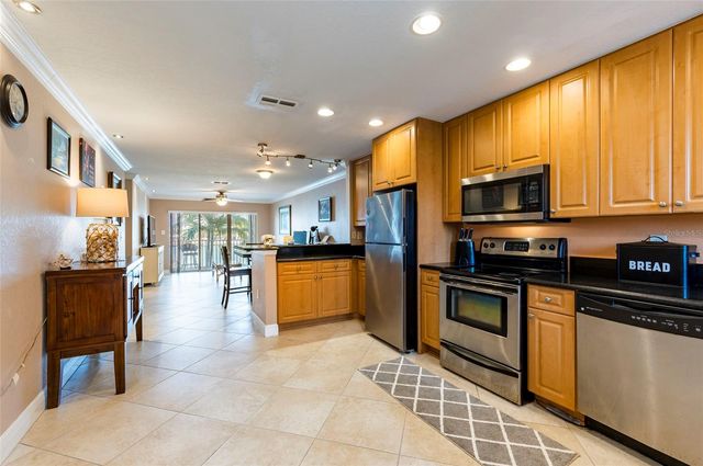 11605 3RD STREET E 207, Treasure Island, FL 33706