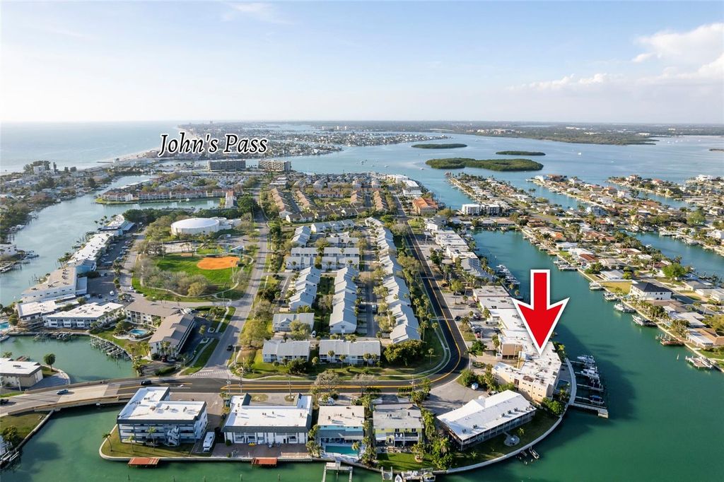 11605 3RD STREET E 207, Treasure Island, FL 33706