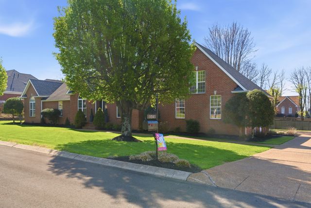 1043 Willow Park Cir, Hendersonville, TN 37075