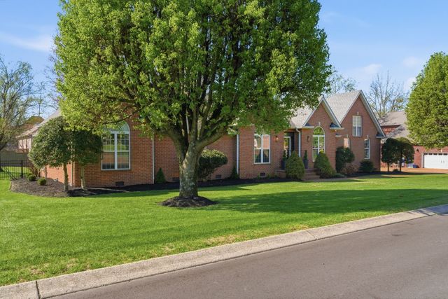 1043 Willow Park Cir, Hendersonville, TN 37075