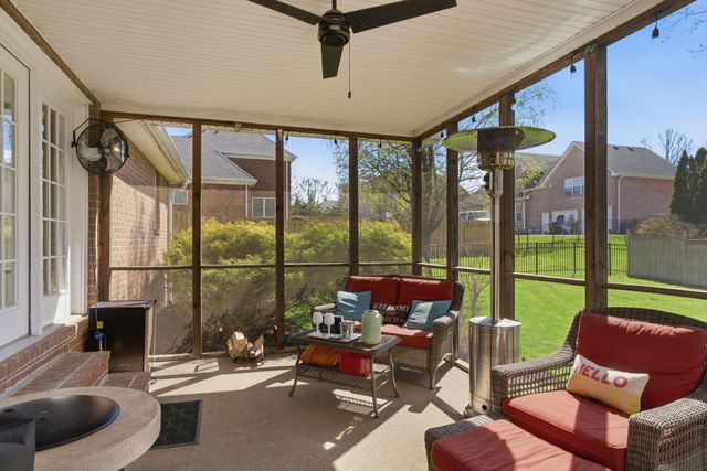 1043 Willow Park Cir, Hendersonville, TN 37075