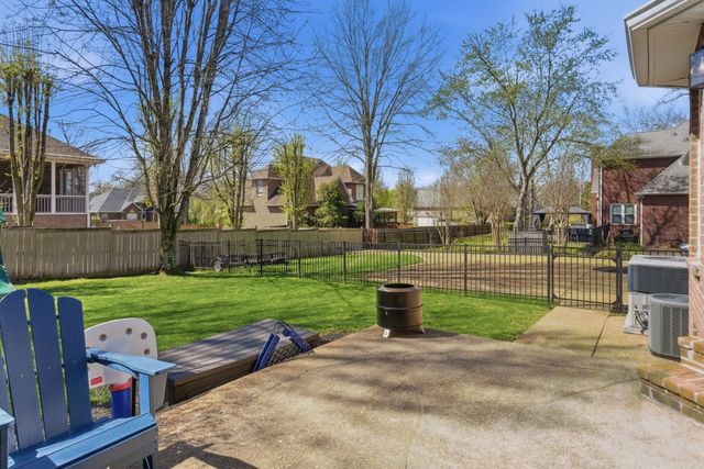 1043 Willow Park Cir, Hendersonville, TN 37075