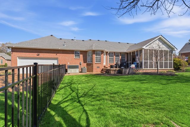 1043 Willow Park Cir, Hendersonville, TN 37075