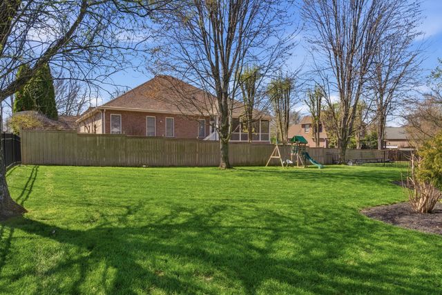1043 Willow Park Cir, Hendersonville, TN 37075