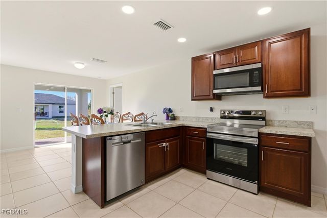 3820 NE 10th PL, Cape Coral, FL 33909