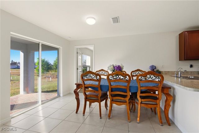 3820 NE 10th PL, Cape Coral, FL 33909