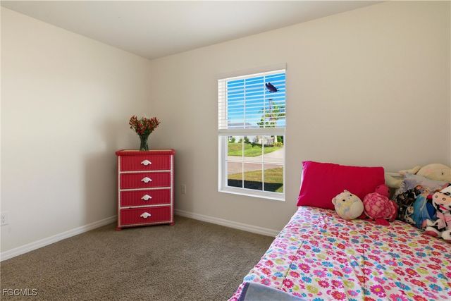 3820 NE 10th PL, Cape Coral, FL 33909