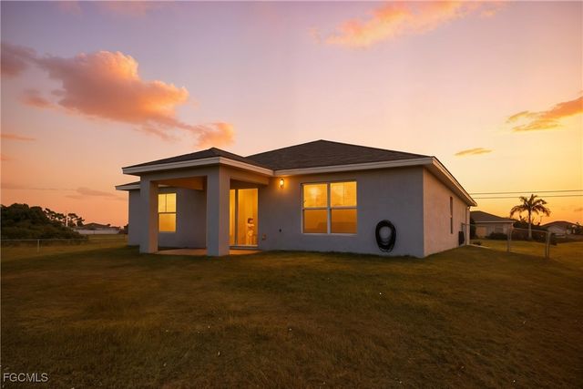 3820 NE 10th PL, Cape Coral, FL 33909