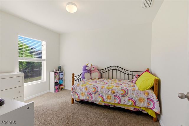 3820 NE 10th PL, Cape Coral, FL 33909