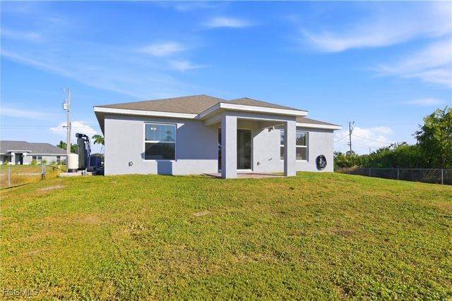 3820 NE 10th PL, Cape Coral, FL 33909