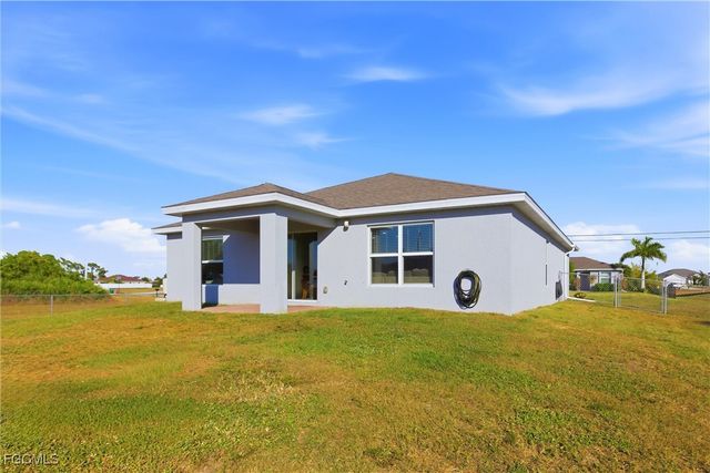 3820 NE 10th PL, Cape Coral, FL 33909