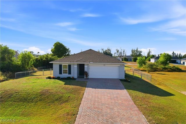 3820 NE 10th PL, Cape Coral, FL 33909