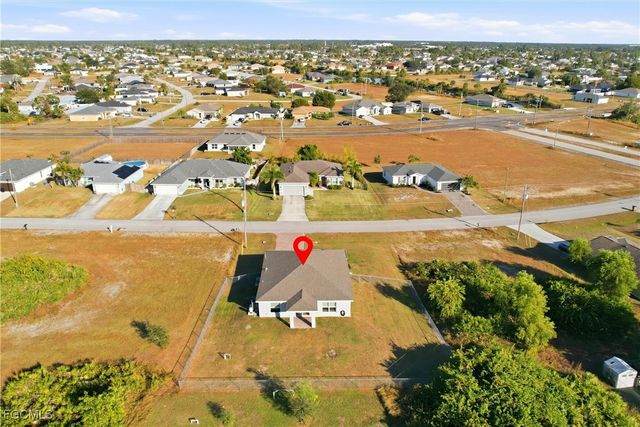 3820 NE 10th PL, Cape Coral, FL 33909