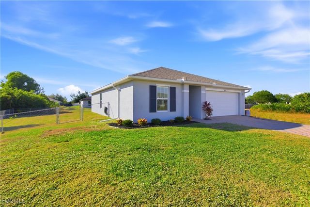3820 NE 10th PL, Cape Coral, FL 33909