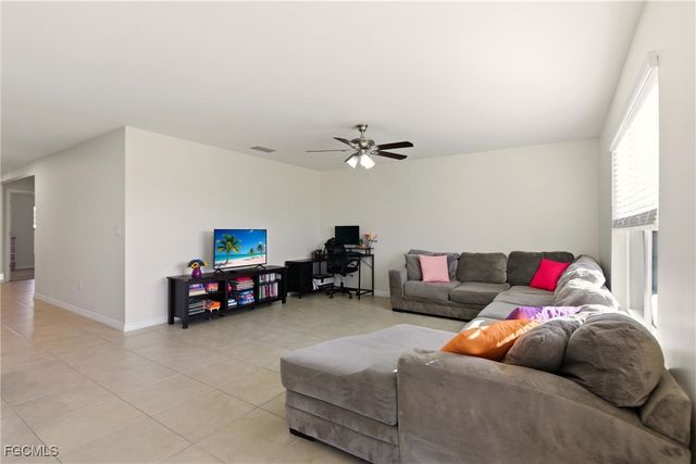 3820 NE 10th PL, Cape Coral, FL 33909