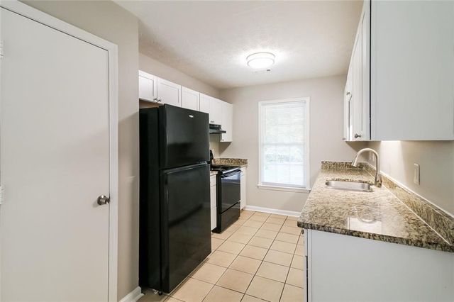 8605 Collins Drive, Jonesboro, GA 30236