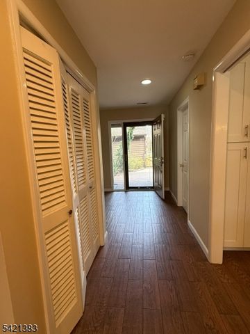 54 Holly Ct 54, Edison Twp., NJ 08820