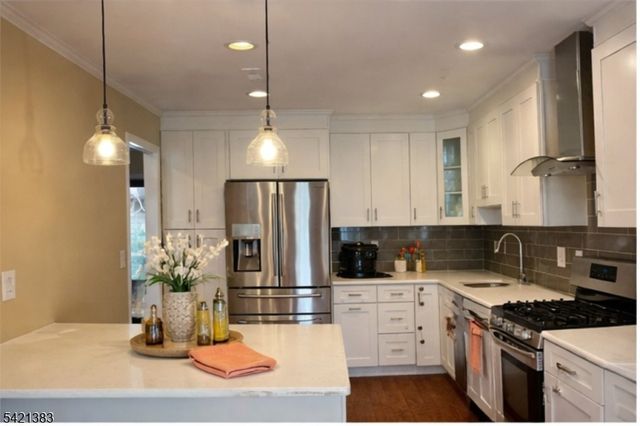 54 Holly Ct 54, Edison Twp., NJ 08820