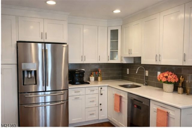 54 Holly Ct 54, Edison Twp., NJ 08820