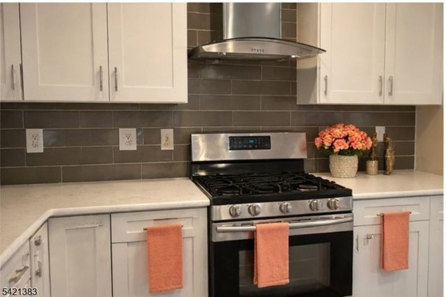 54 Holly Ct 54, Edison Twp., NJ 08820