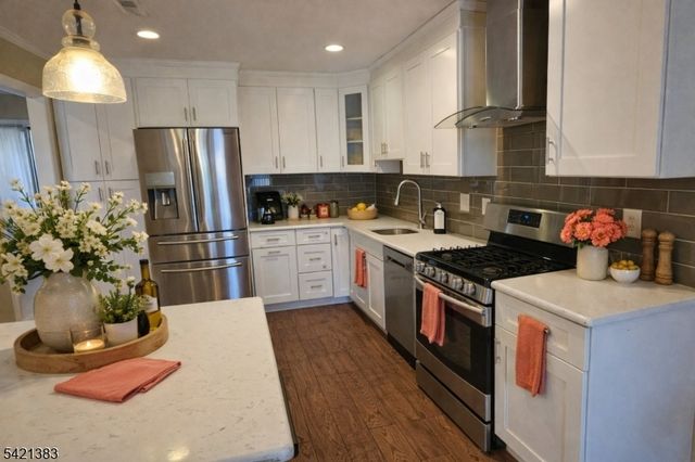 54 Holly Ct 54, Edison Twp., NJ 08820