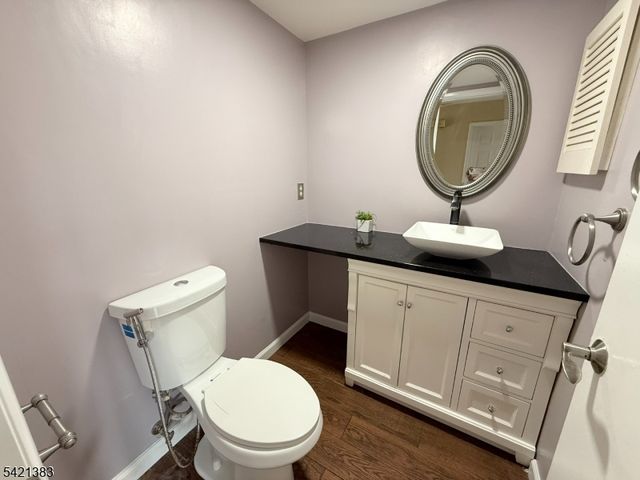 54 Holly Ct 54, Edison Twp., NJ 08820