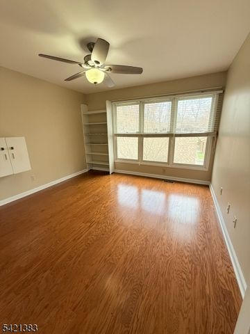 54 Holly Ct 54, Edison Twp., NJ 08820