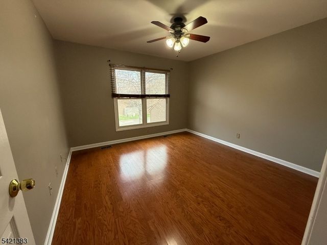 54 Holly Ct 54, Edison Twp., NJ 08820