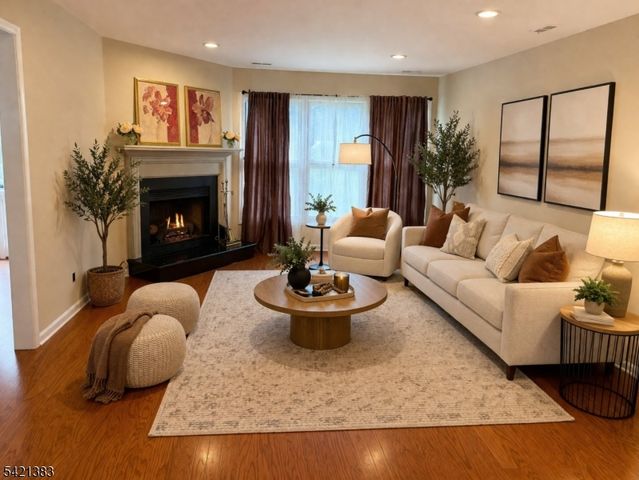 54 Holly Ct 54, Edison Twp., NJ 08820