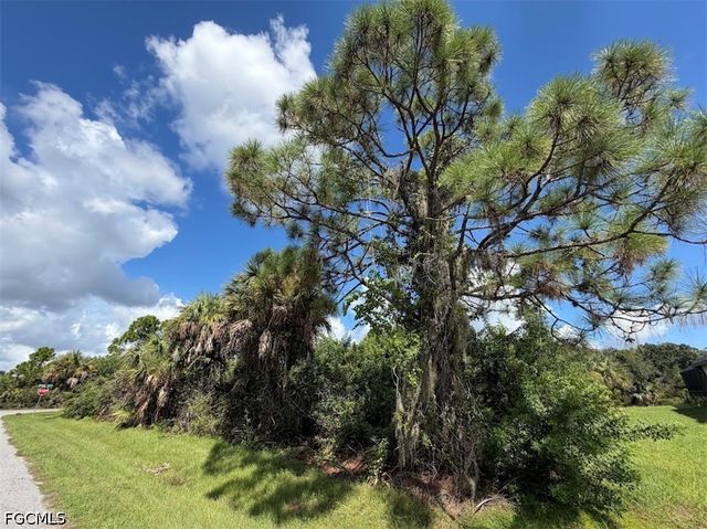 1368 Commerce ST, Port Charlotte, FL 33953