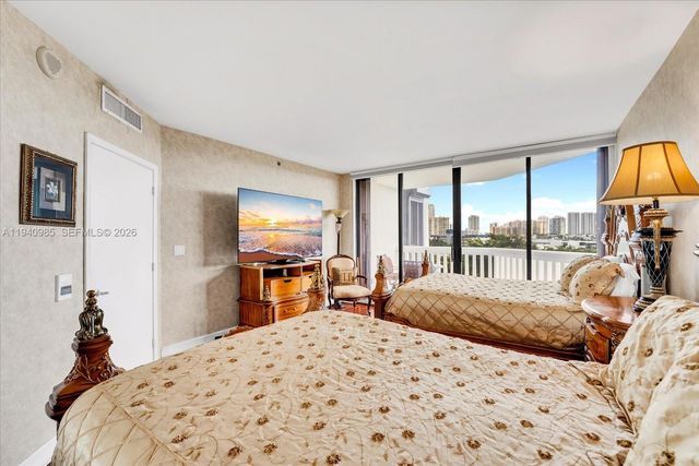 2000 Island Boulevard 602, Aventura, FL 33160