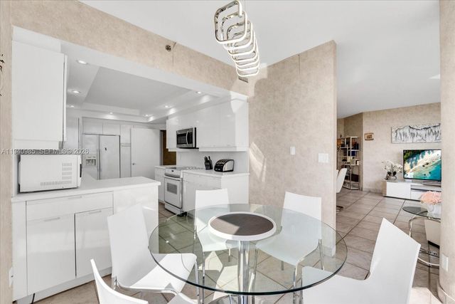 2000 Island Boulevard 602, Aventura, FL 33160
