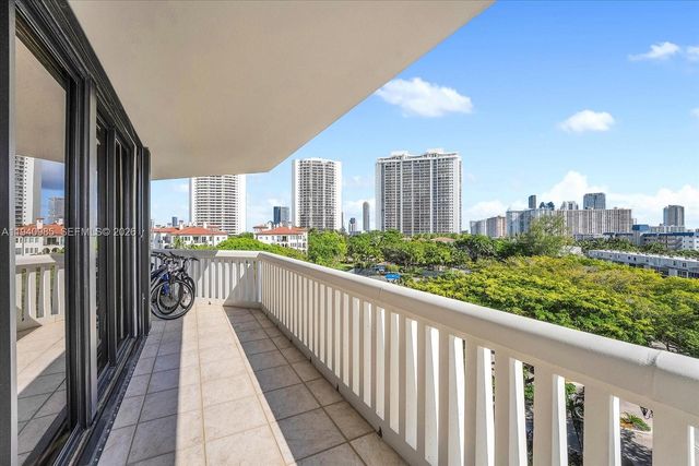 2000 Island Boulevard 602, Aventura, FL 33160