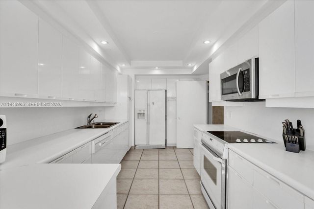 2000 Island Boulevard 602, Aventura, FL 33160