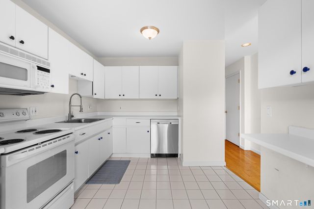 2435 Bedford Street 11C, Stamford, CT 06905