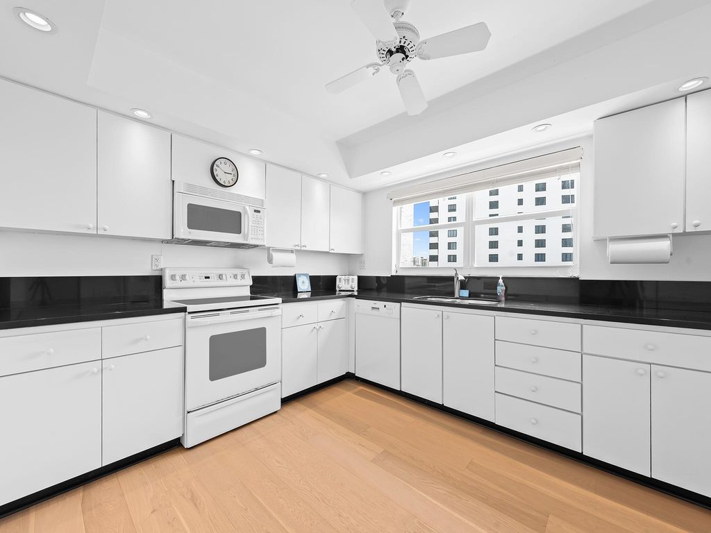 Image 14 of property listing at 3310 S Ocean Boulevard 832d, Highland Beach, FL 33487