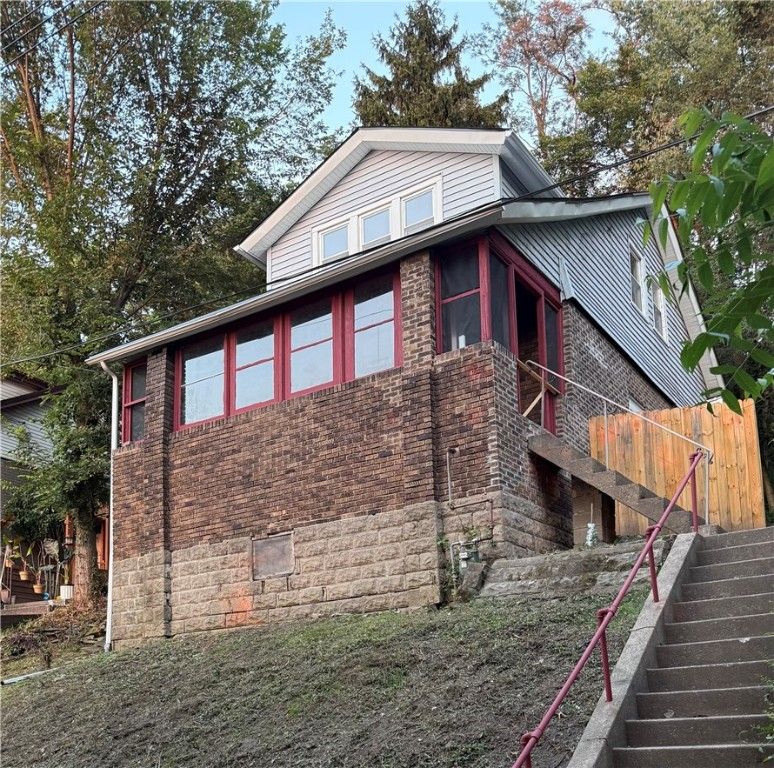 5612 Front St, Verona, PA 15147