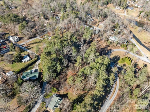 114 Oscelake Way, Hendersonville, NC 28739
