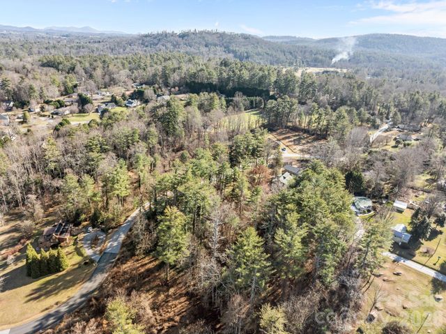 114 Oscelake Way, Hendersonville, NC 28739