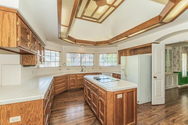 534 E Mariners Circle, Fresno, CA 93730