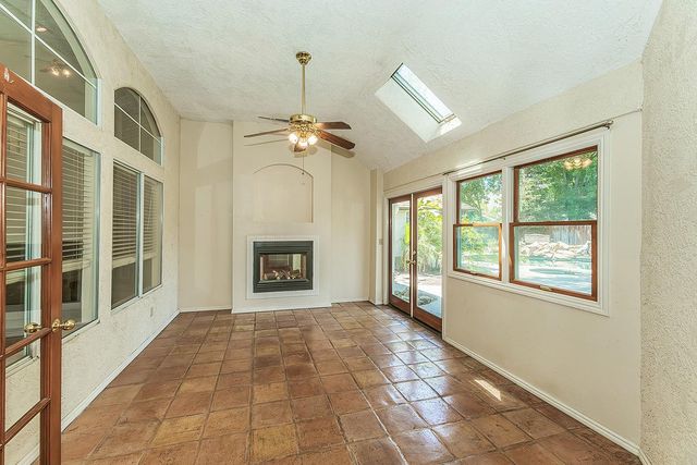 534 E Mariners Circle, Fresno, CA 93730