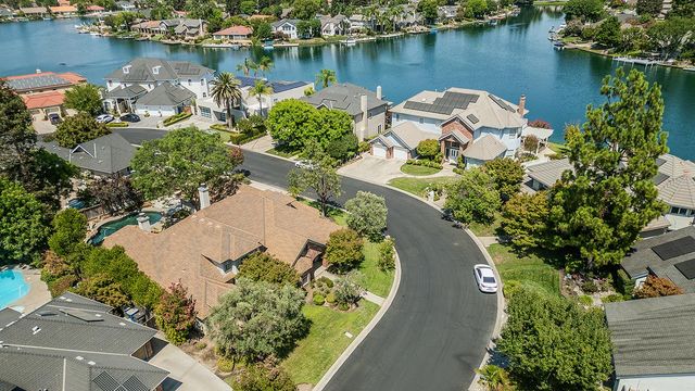 534 E Mariners Circle, Fresno, CA 93730