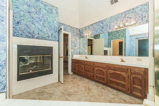 534 E Mariners Circle, Fresno, CA 93730